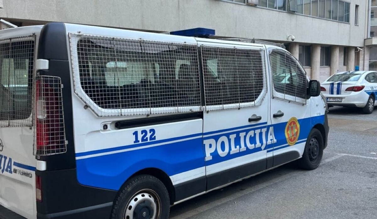 The police are undertaking activities to light the fire on vehicles ...
